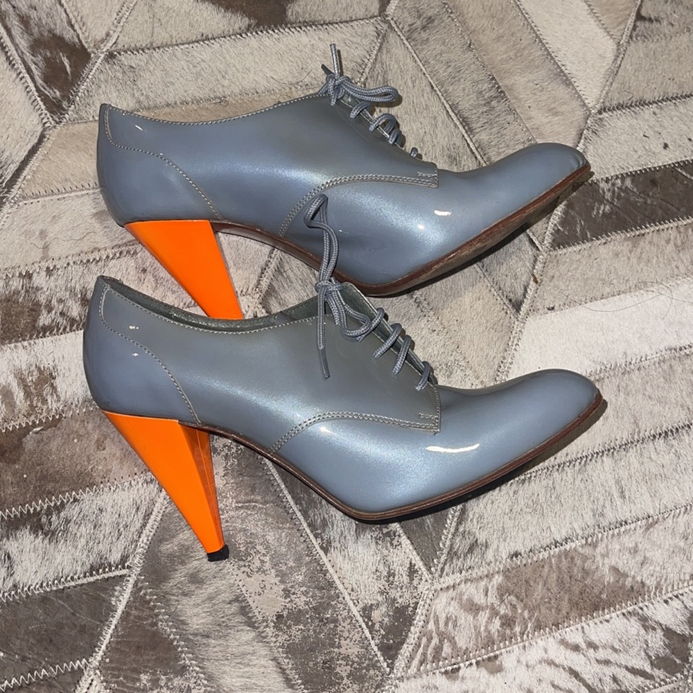 Shoes - Picture 2 of 5